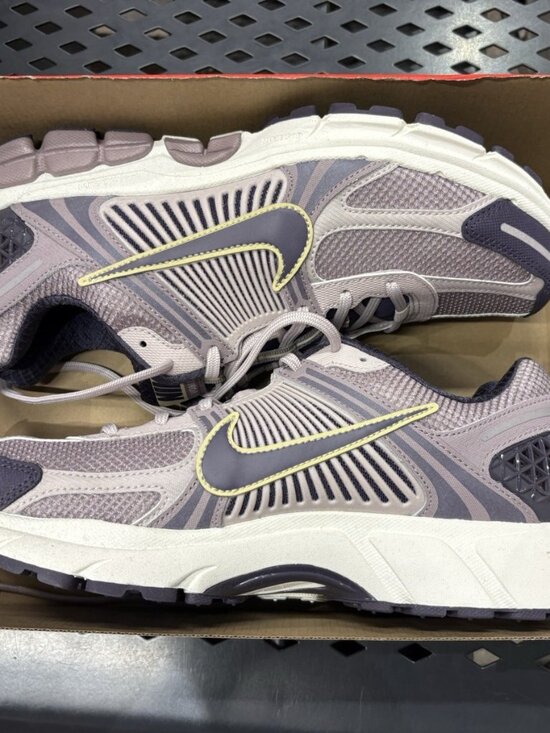 NEW Nike Air Zoom Vomero 5 Platinum Violet HQ3643-019 Men Size 12 main image 2